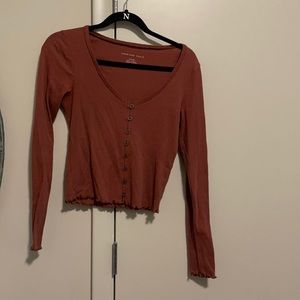 American Eagle Long Sleeve shirt